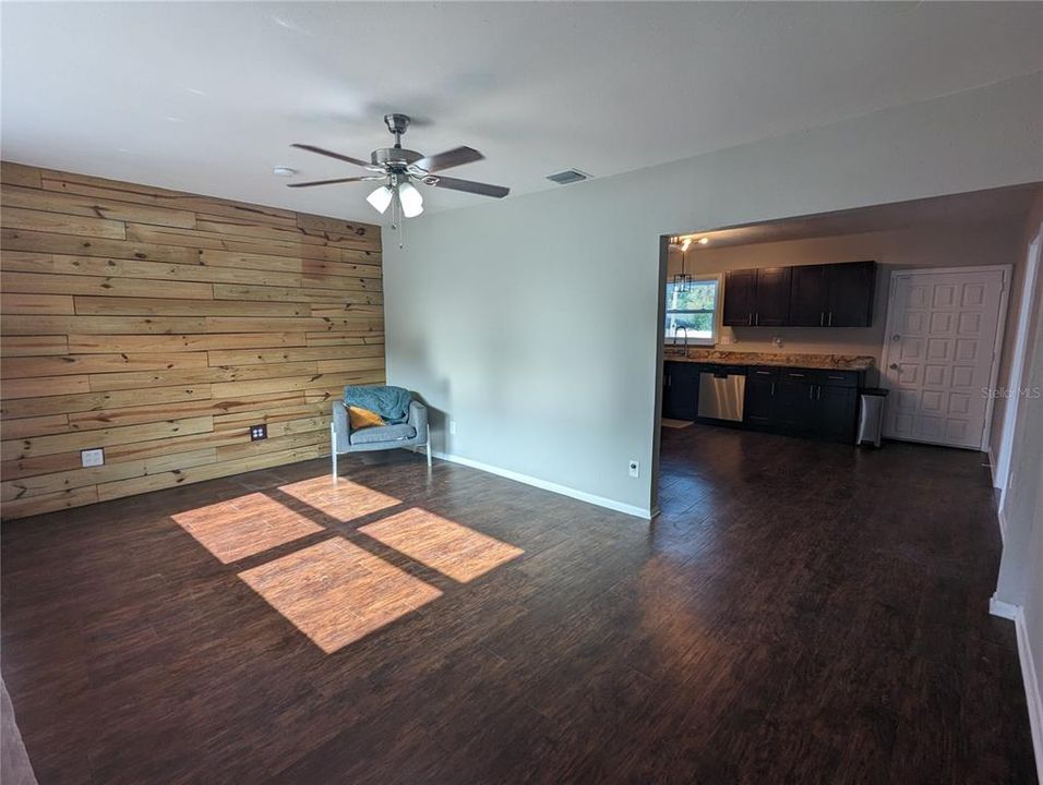 For Rent: $2,800 (4 beds, 2 baths, 1292 Square Feet)