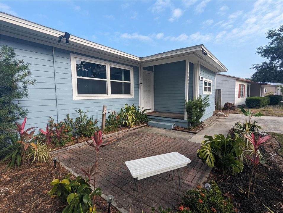 Active With Contract: $2,800 (4 beds, 2 baths, 1292 Square Feet)