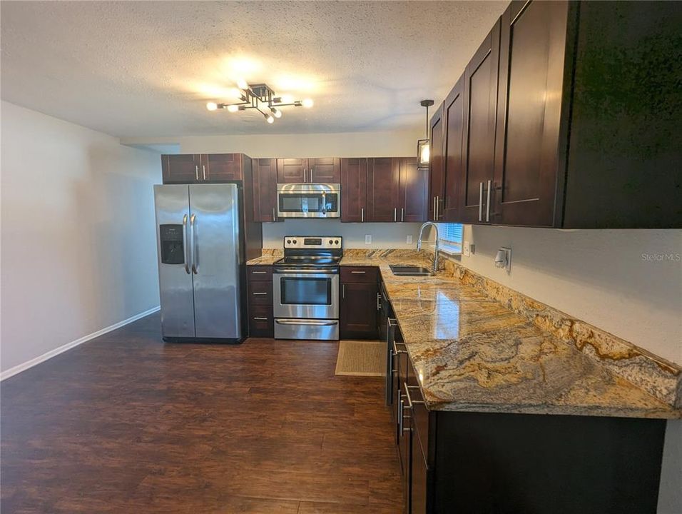 For Rent: $2,800 (4 beds, 2 baths, 1292 Square Feet)