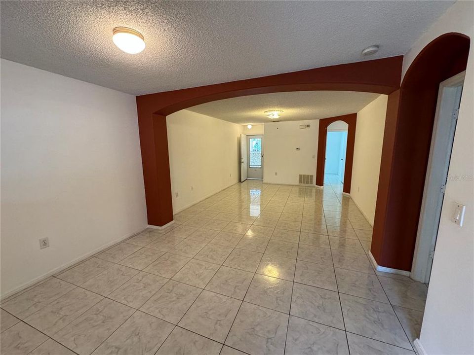 For Rent: $1,900 (3 beds, 2 baths, 1164 Square Feet)