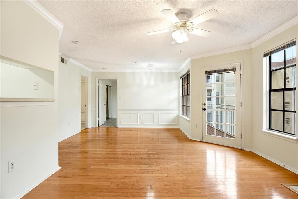 For Sale: $250,000 (1 beds, 1 baths, 631 Square Feet)