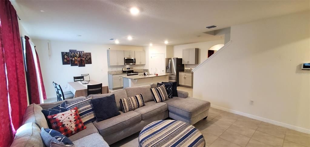 Active With Contract: $3,100 (5 beds, 3 baths, 2601 Square Feet)