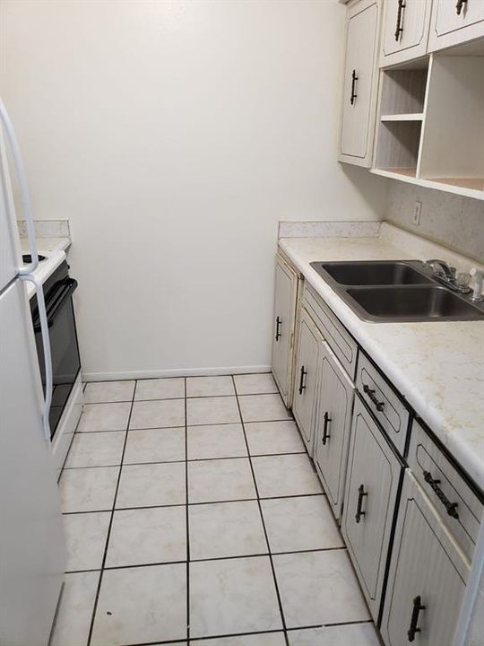 For Rent: $1,000 (1 beds, 1 baths, 683 Square Feet)