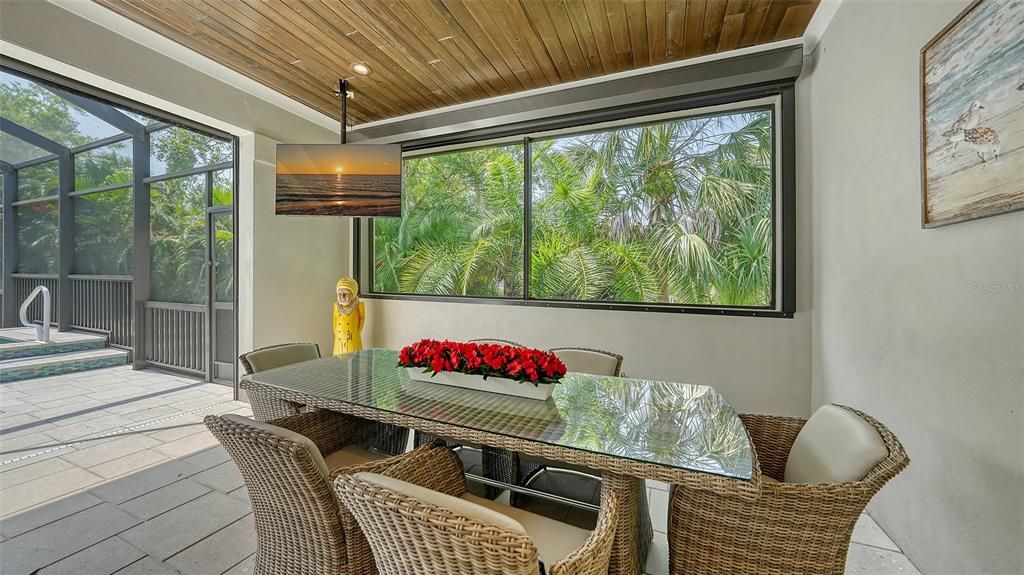 Outside Dining Area on the Lanai