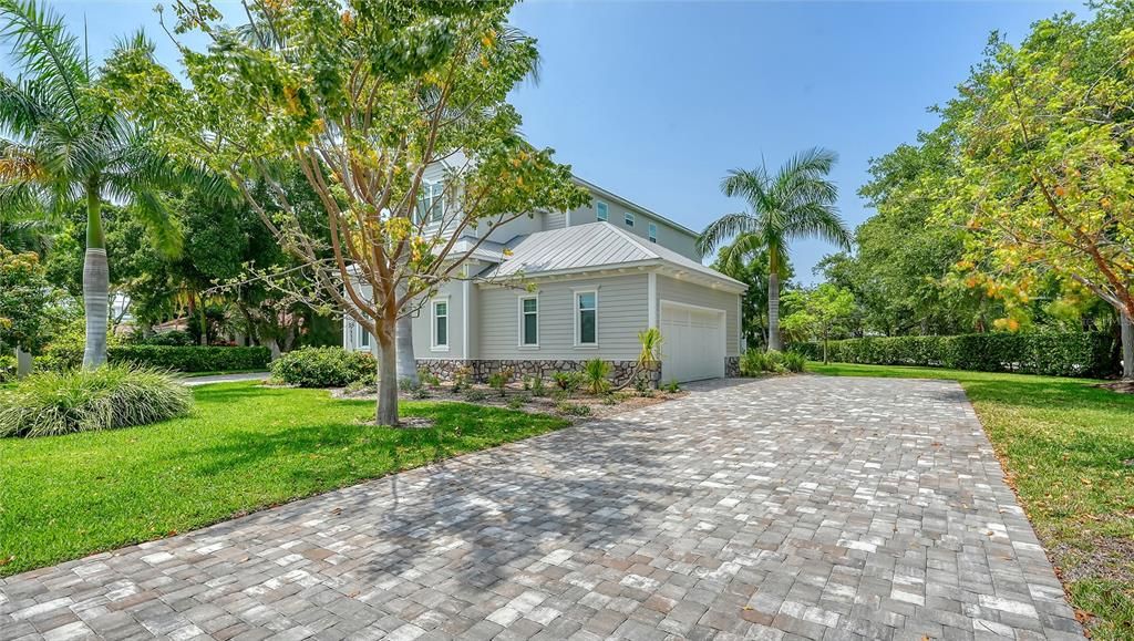 For Sale: $3,575,000 (4 beds, 4 baths, 3569 Square Feet)