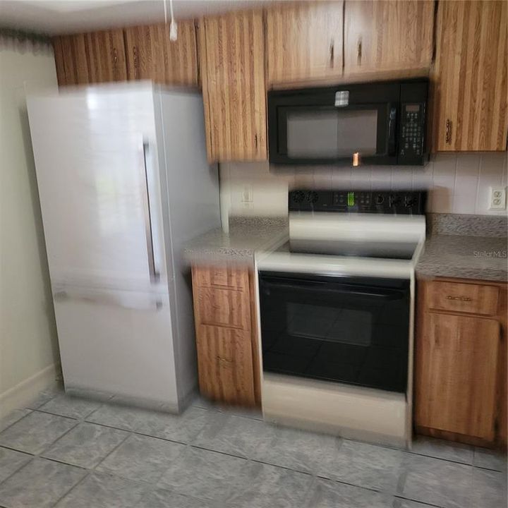 For Sale: $169,000 (2 beds, 1 baths, 921 Square Feet)