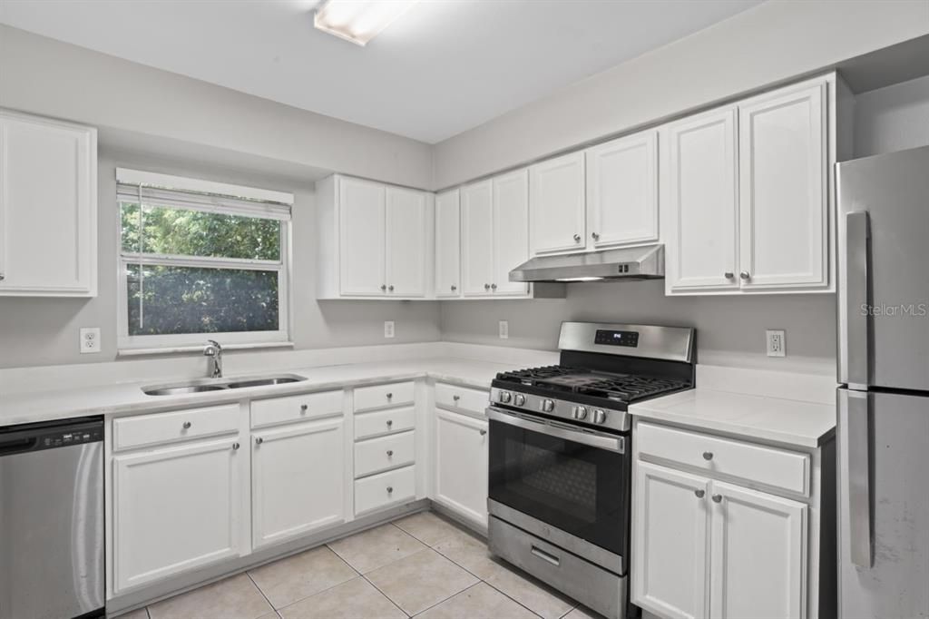 For Sale: $349,900 (3 beds, 2 baths, 1270 Square Feet)