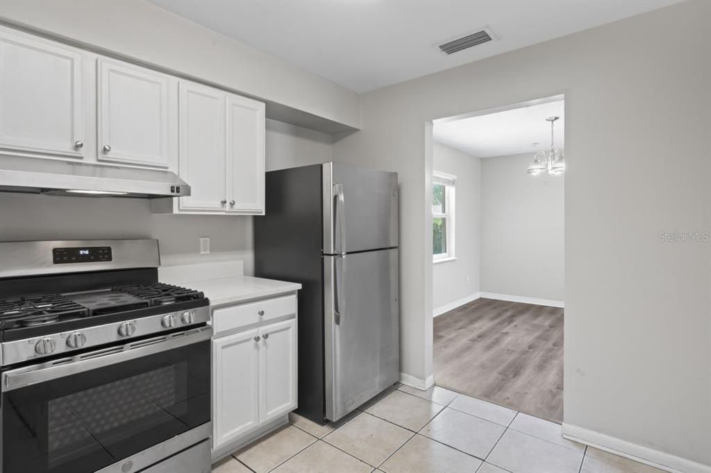 For Sale: $349,900 (3 beds, 2 baths, 1270 Square Feet)