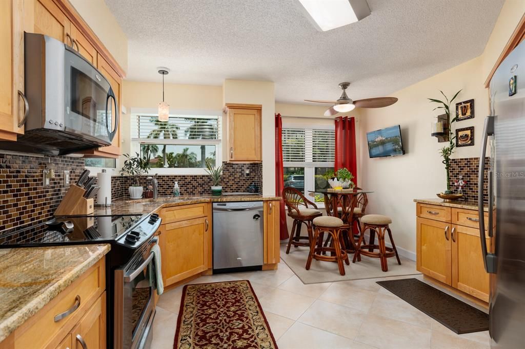 LOTS OF COUNTERTOP SPACE WITH COFFEE BAR AND EAT IN AREA.