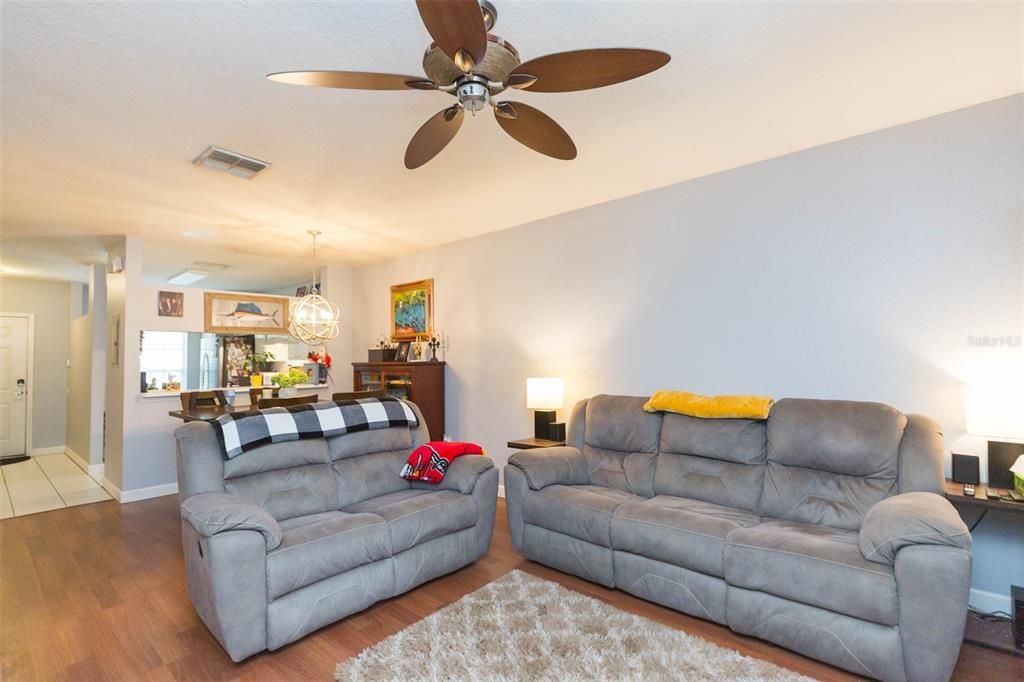 For Sale: $235,000 (2 beds, 2 baths, 1184 Square Feet)