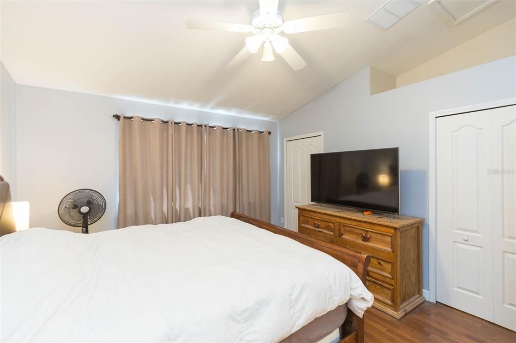 For Sale: $235,000 (2 beds, 2 baths, 1184 Square Feet)