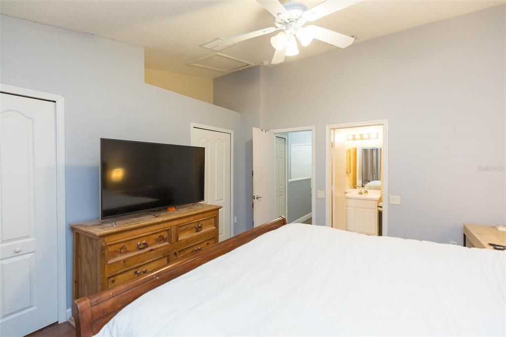 For Sale: $235,000 (2 beds, 2 baths, 1184 Square Feet)