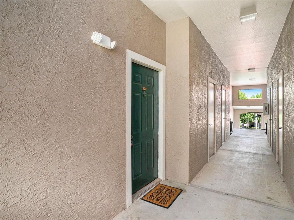 For Sale: $235,000 (2 beds, 1 baths, 961 Square Feet)