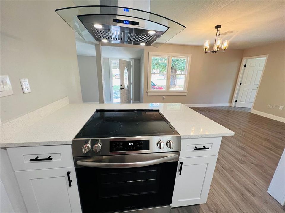 For Sale: $314,900 (3 beds, 2 baths, 1356 Square Feet)