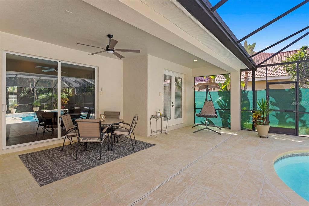 Active With Contract: $950,000 (5 beds, 3 baths, 3137 Square Feet)