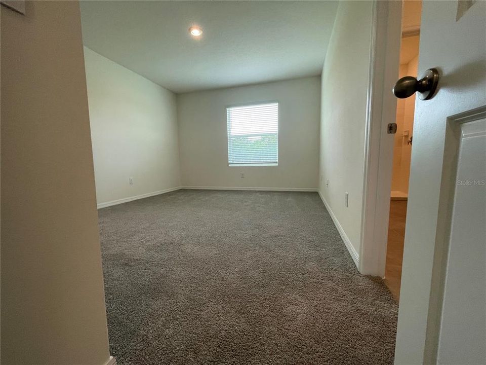 For Rent: $2,100 (3 beds, 2 baths, 1758 Square Feet)