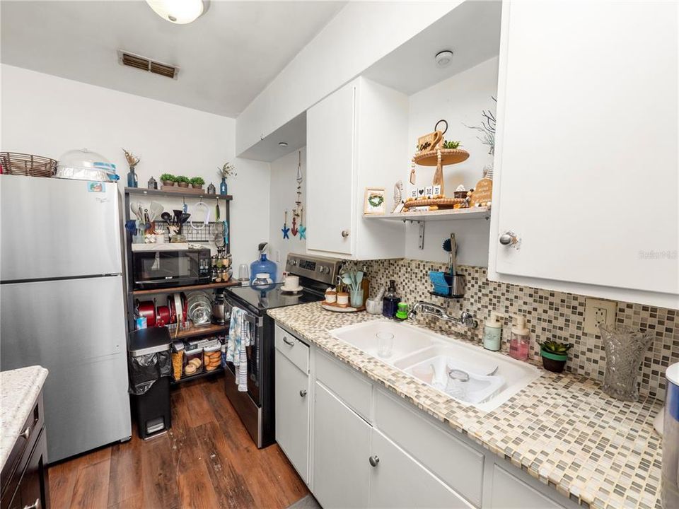 For Sale: $245,000 (3 beds, 1 baths, 1398 Square Feet)