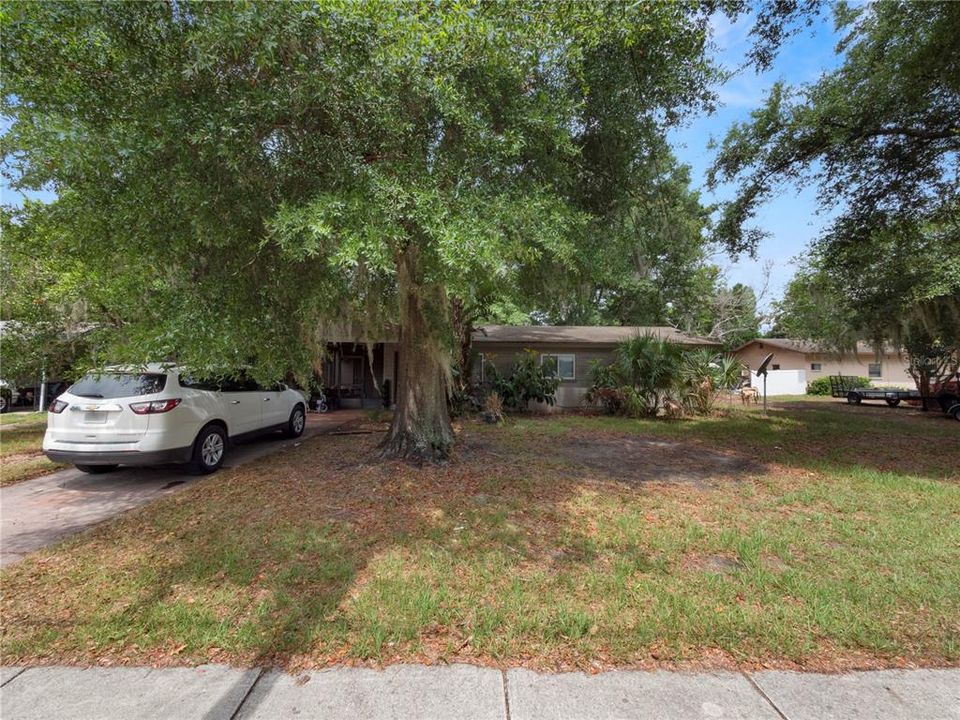 Active With Contract: $200,000 (3 beds, 1 baths, 960 Square Feet)