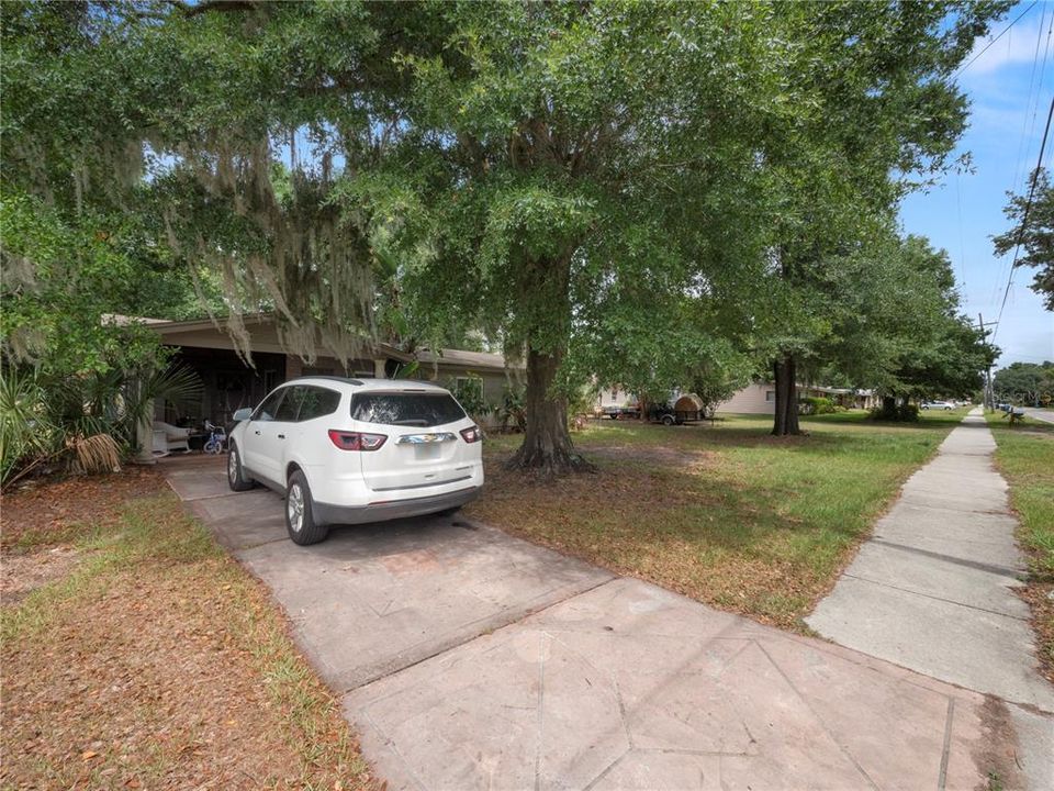 Active With Contract: $200,000 (3 beds, 1 baths, 960 Square Feet)