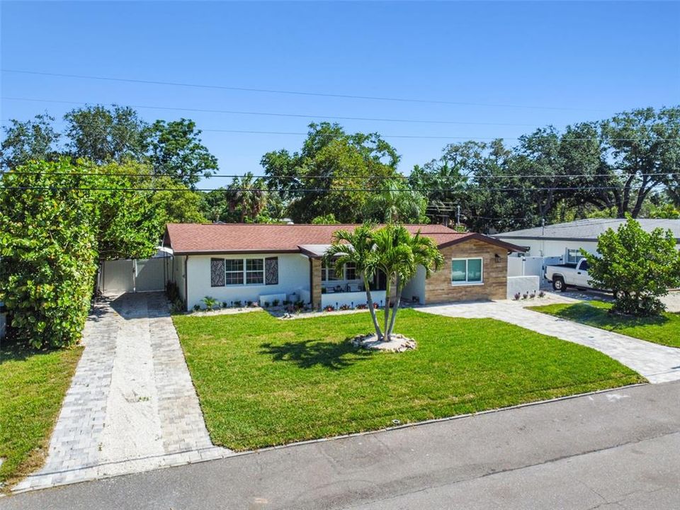 Recently Sold: $600,000 (3 beds, 2 baths, 1375 Square Feet)