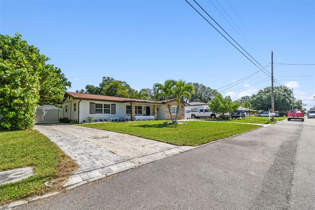 Recently Sold: $600,000 (3 beds, 2 baths, 1375 Square Feet)