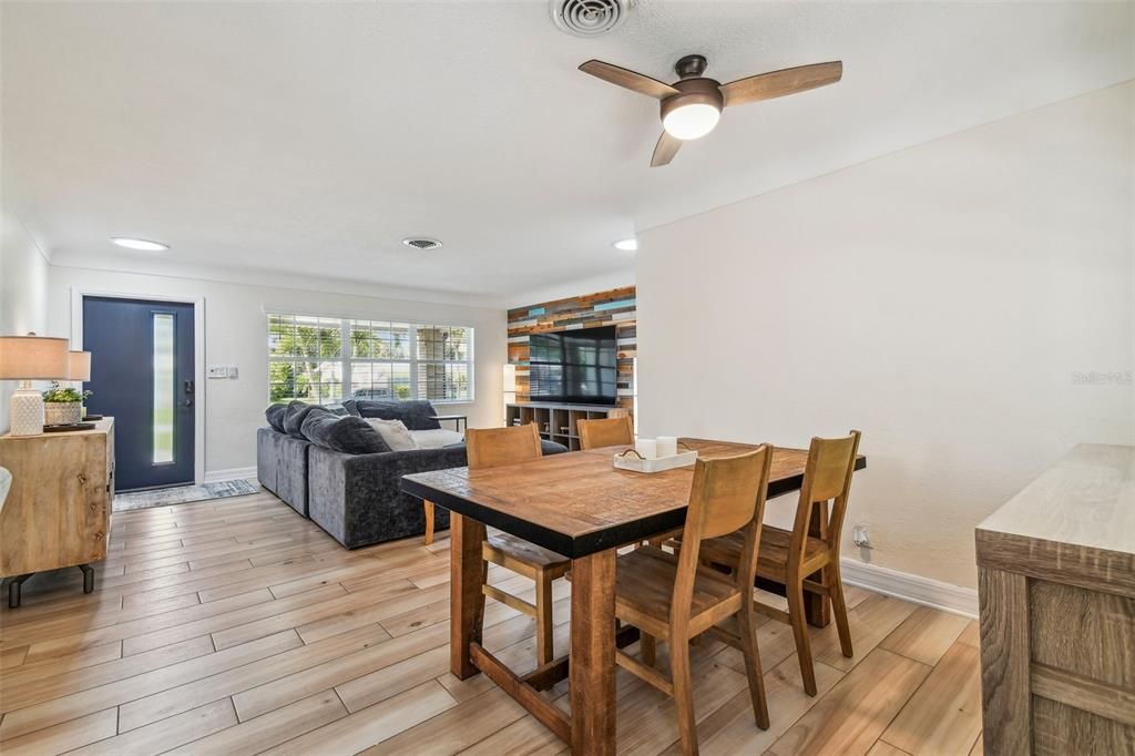 Recently Sold: $600,000 (3 beds, 2 baths, 1375 Square Feet)