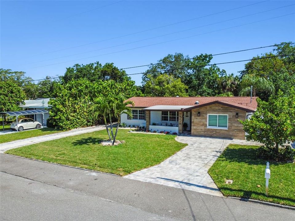 Recently Sold: $600,000 (3 beds, 2 baths, 1375 Square Feet)