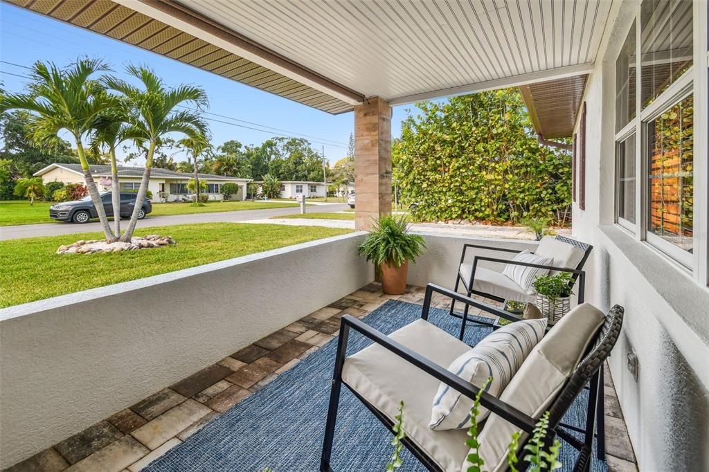 Recently Sold: $600,000 (3 beds, 2 baths, 1375 Square Feet)