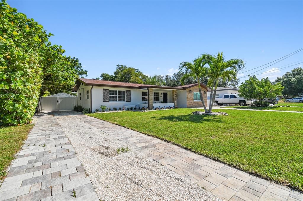 Recently Sold: $600,000 (3 beds, 2 baths, 1375 Square Feet)