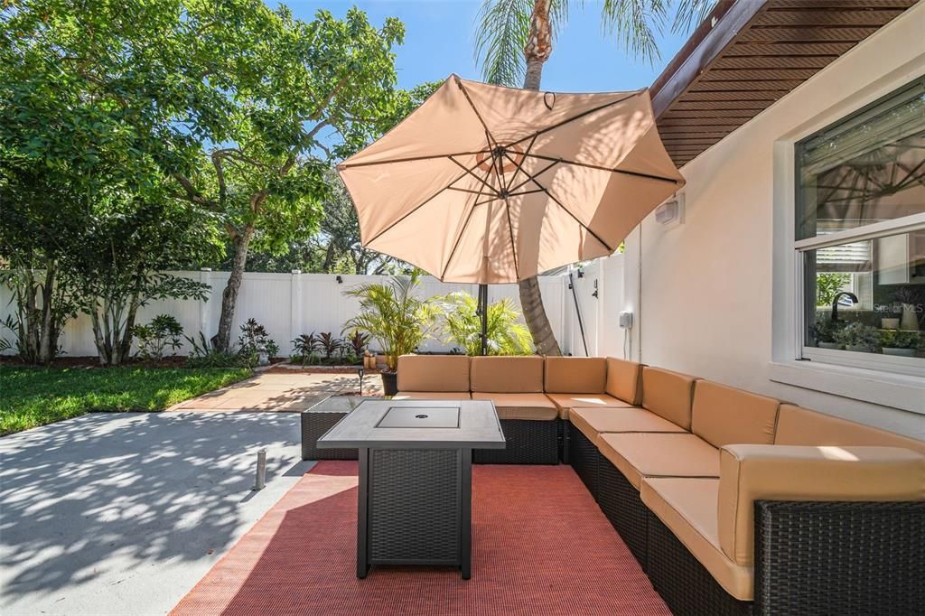 Recently Sold: $600,000 (3 beds, 2 baths, 1375 Square Feet)