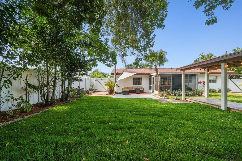 Recently Sold: $600,000 (3 beds, 2 baths, 1375 Square Feet)