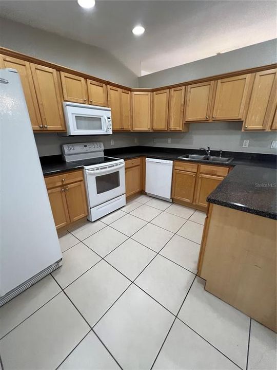 Active With Contract: $1,800 (3 beds, 2 baths, 1752 Square Feet)