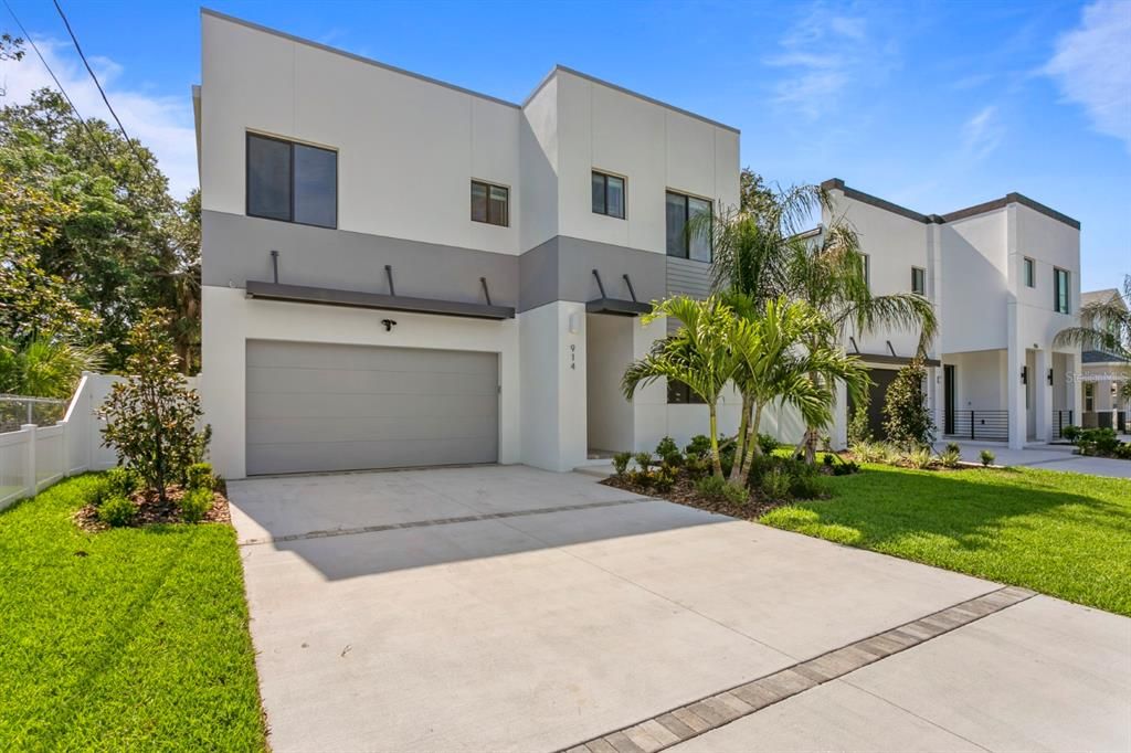 Active With Contract: $970,000 (5 beds, 4 baths, 2587 Square Feet)