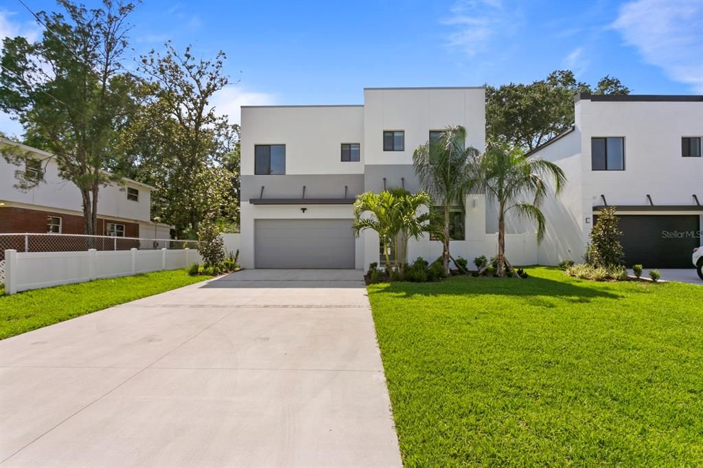 Active With Contract: $970,000 (5 beds, 4 baths, 2587 Square Feet)