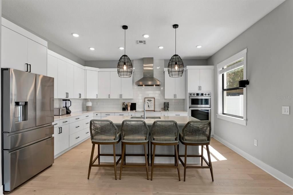 Active With Contract: $970,000 (5 beds, 4 baths, 2587 Square Feet)