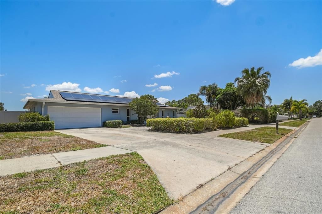 For Sale: $680,000 (3 beds, 2 baths, 2241 Square Feet)