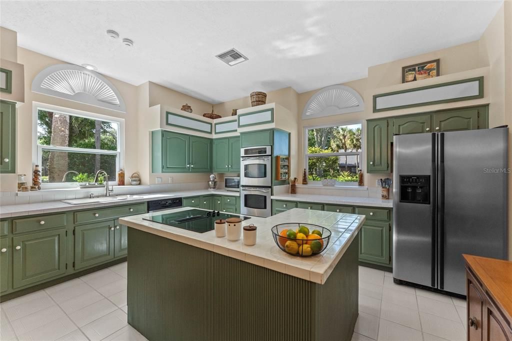 Huge Kitchen w/ Island