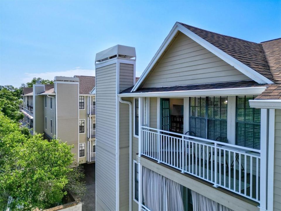 Active With Contract: $235,000 (1 beds, 1 baths, 631 Square Feet)