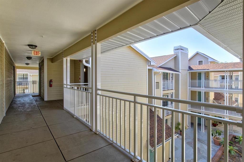 Active With Contract: $235,000 (1 beds, 1 baths, 631 Square Feet)