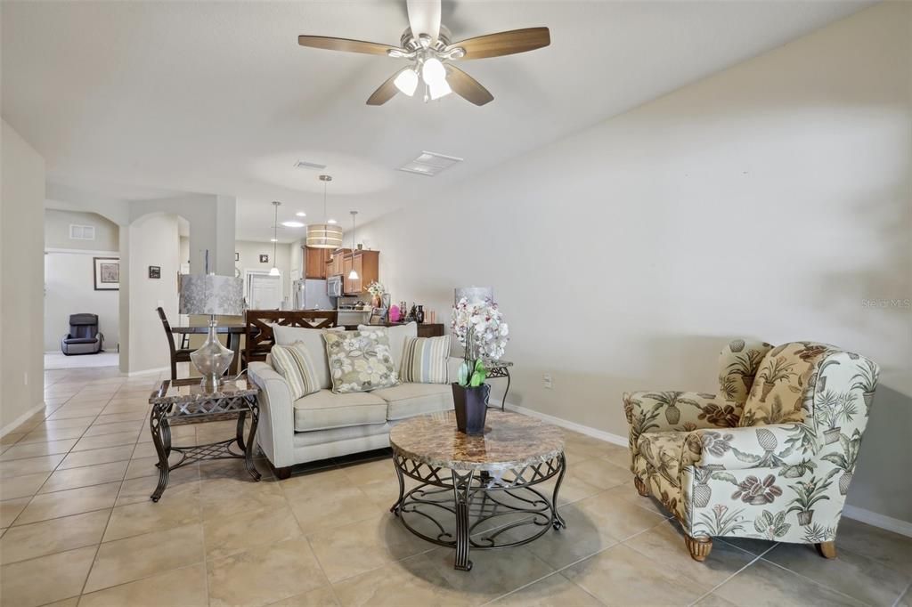 For Sale: $299,000 (2 beds, 2 baths, 1461 Square Feet)