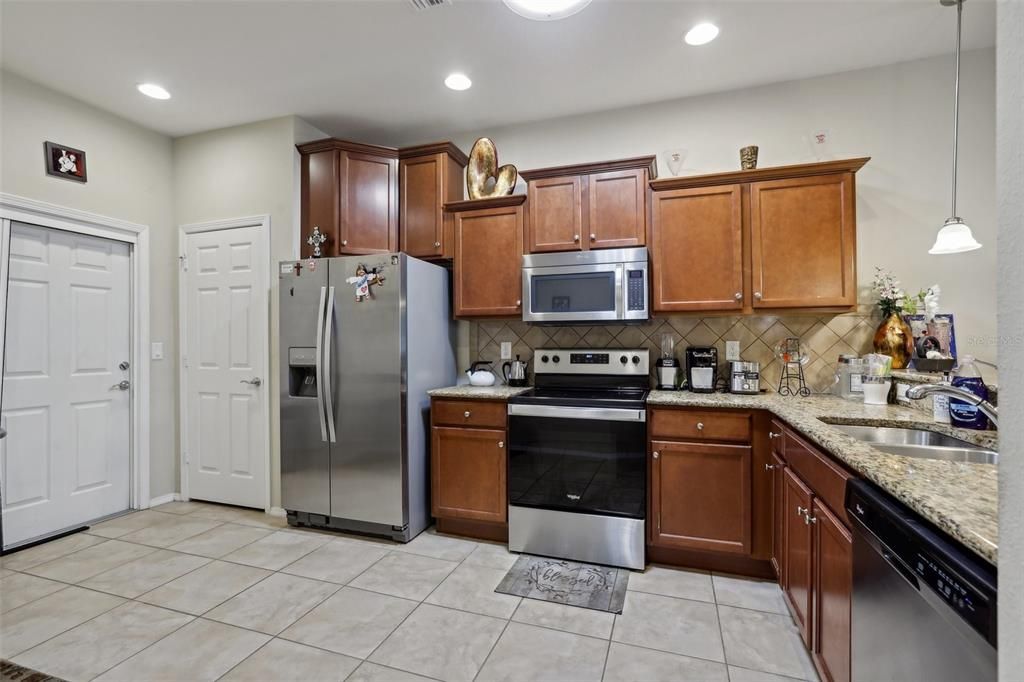 For Sale: $299,000 (2 beds, 2 baths, 1461 Square Feet)