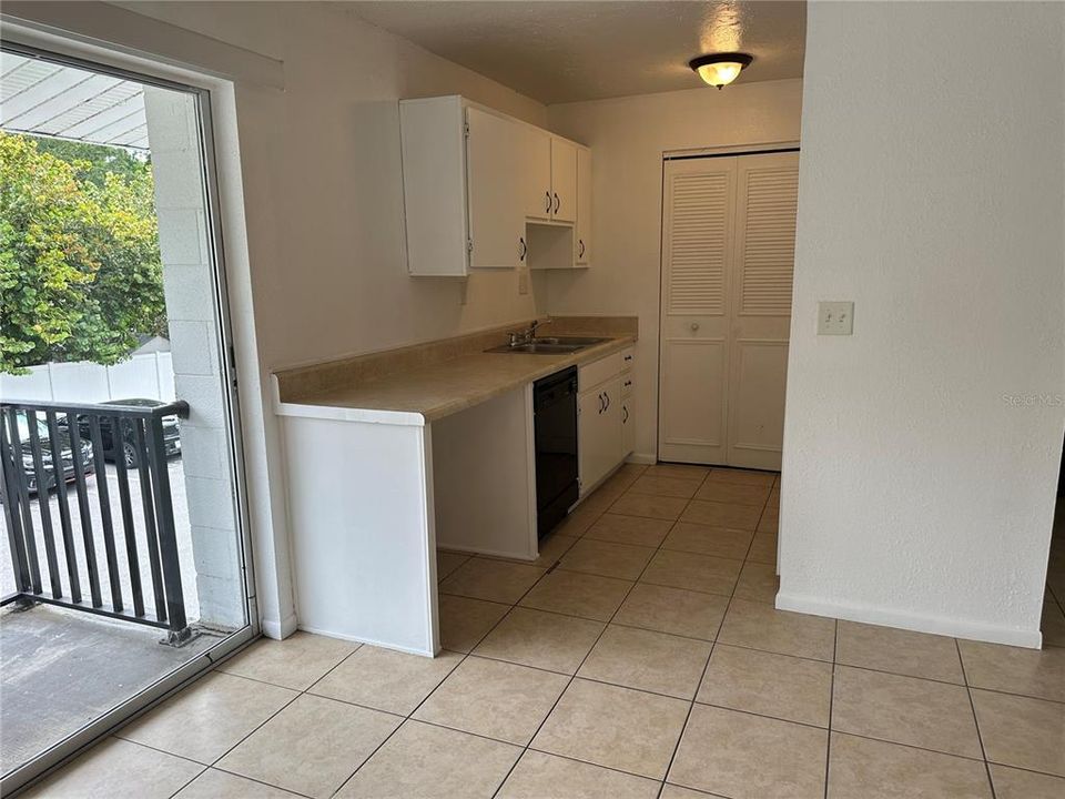 Recently Rented: $1,250 (2 beds, 2 baths, 1148 Square Feet)