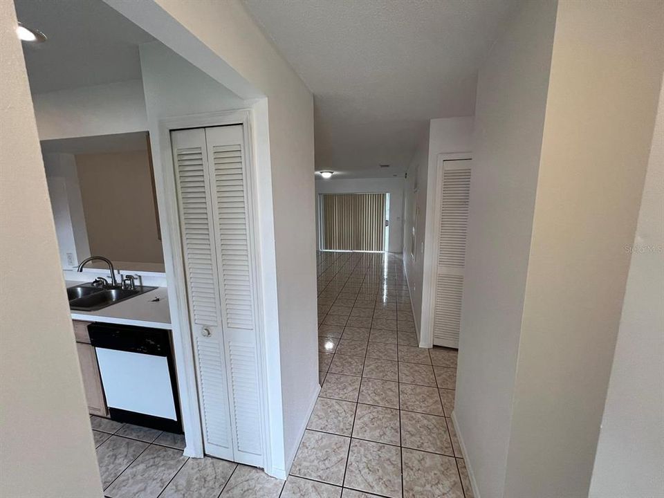 For Rent: $1,900 (2 beds, 2 baths, 1013 Square Feet)