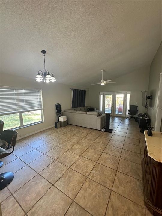 For Rent: $2,299 (3 beds, 2 baths, 1394 Square Feet)