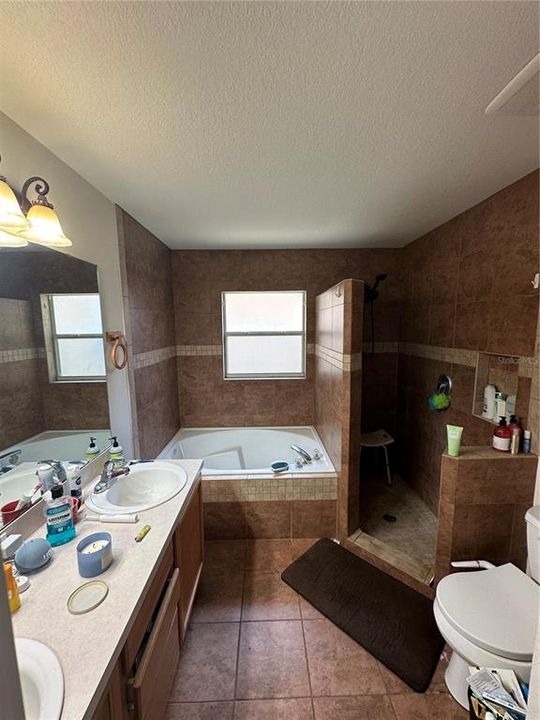 For Rent: $2,299 (3 beds, 2 baths, 1394 Square Feet)