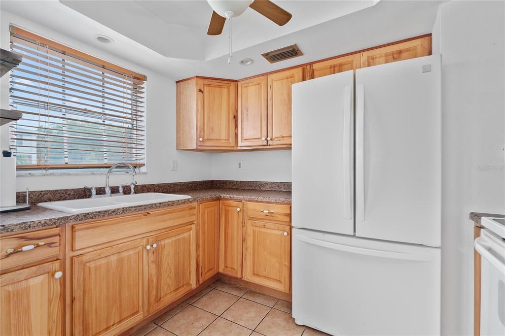 For Sale: $129,000 (2 beds, 2 baths, 1128 Square Feet)