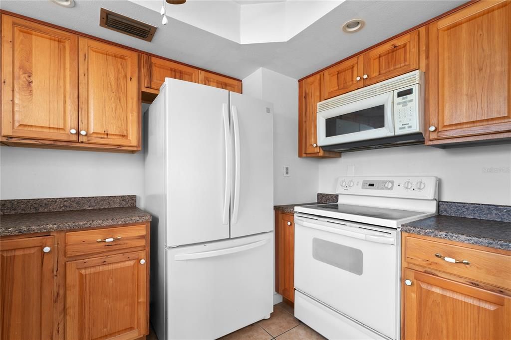 For Sale: $129,000 (2 beds, 2 baths, 1128 Square Feet)