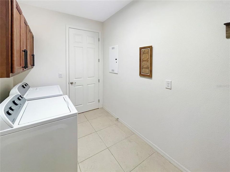 Active With Contract: $362,900 (2 beds, 2 baths, 1963 Square Feet)