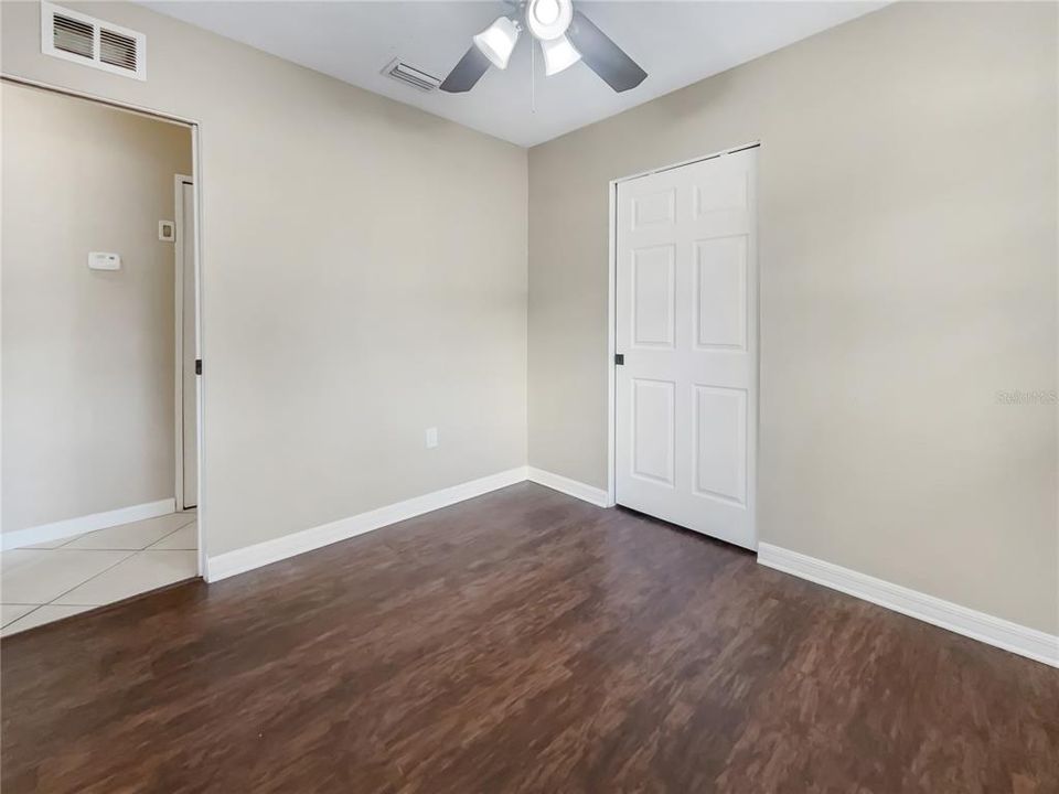 Active With Contract: $283,000 (3 beds, 1 baths, 912 Square Feet)