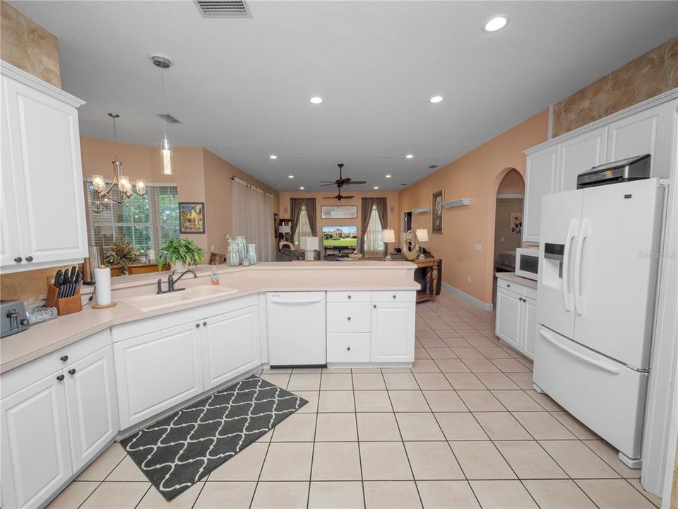 For Sale: $549,000 (4 beds, 2 baths, 2806 Square Feet)